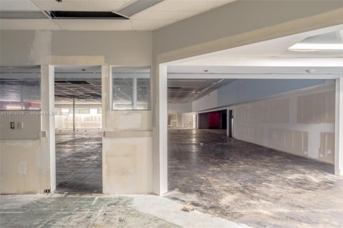 Propiedad comercial en venta en Miami, Florida № 2082445 - foto 16
