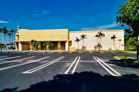 Propiedad comercial en venta en Miami, Florida № 2082445 - foto 7