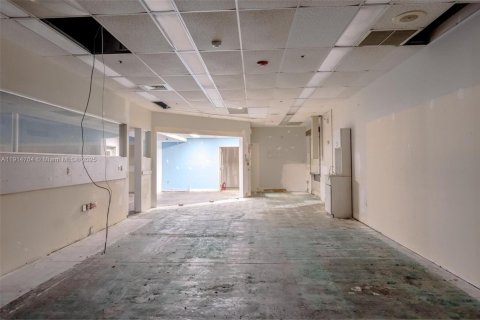 Propiedad comercial en venta en Miami, Florida № 2082445 - foto 15