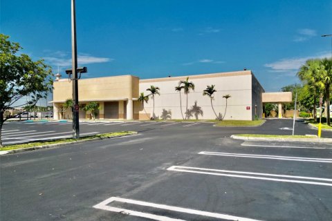 Propiedad comercial en venta en Miami, Florida № 2082445 - foto 10