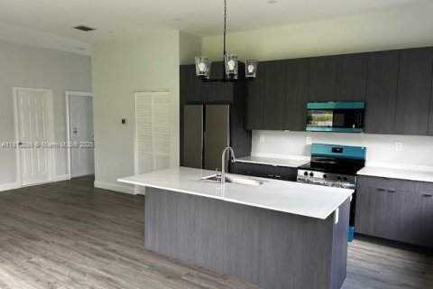 House in Fort Lauderdale, Florida 3 bedrooms № 1756638 - photo 7