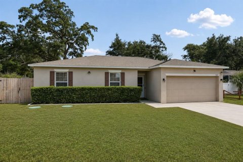 House in Spring Hill, Florida 3 bedrooms, 119.47 sq.m. № 2303285