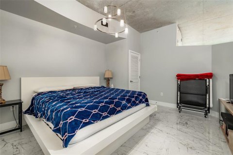 Condo in Tampa, Florida, 1 bedroom  № 1855683 - photo 9