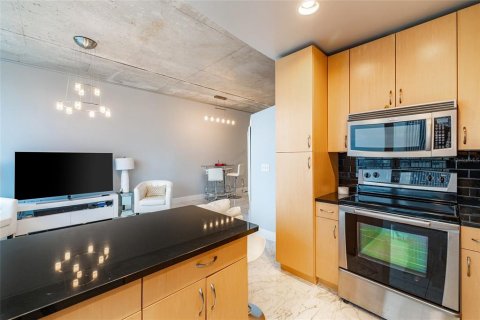 Condo in Tampa, Florida, 1 bedroom  № 1855683 - photo 5