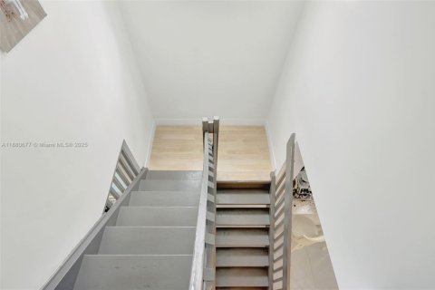 Купить виллу или дом в Майами, Флорида 3 спальни, 182.09м2, № 1929891 - фото 12