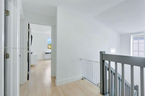 Купить виллу или дом в Майами, Флорида 3 спальни, 182.09м2, № 1929891 - фото 13