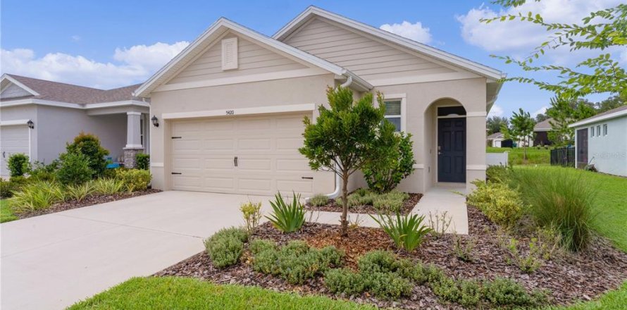 House in Wildwood, Florida 3 bedrooms, 139.73 sq.m. № 1886912