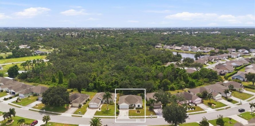 Villa ou maison à Englewood, Floride 2 chambres, 166.02 m2 № 2334284