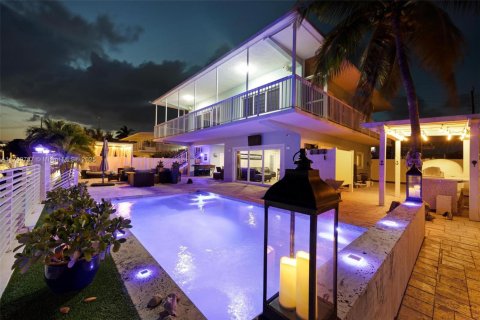 House in Key Largo, Florida 4 bedrooms, 117.06 sq.m. № 1740057 - photo 1