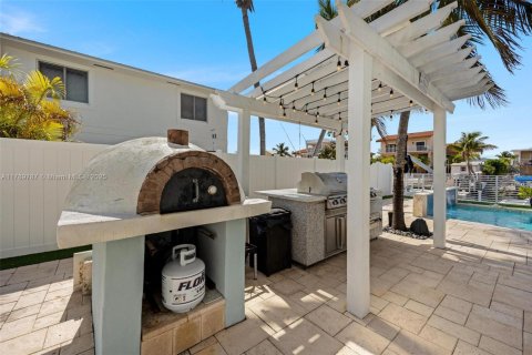 House in Key Largo, Florida 4 bedrooms, 117.06 sq.m. № 1740057 - photo 16
