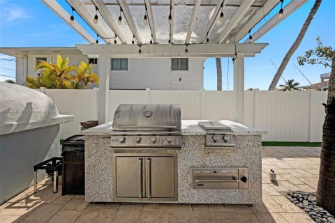 House in Key Largo, Florida 4 bedrooms, 117.06 sq.m. № 1740057 - photo 15