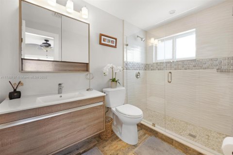 House in Key Largo, Florida 4 bedrooms, 117.06 sq.m. № 1740057 - photo 27