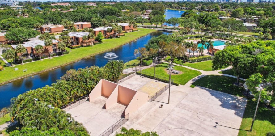 Adosado en West Palm Beach, Florida 2 dormitorios, 114.83 m2 № 1097825