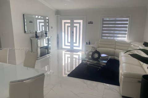 Villa ou maison à vendre à Miami, Floride: 3 chambres, 164.44 m2 № 2054540 - photo 7