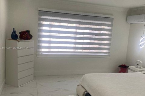 Villa ou maison à vendre à Miami, Floride: 3 chambres, 164.44 m2 № 2054540 - photo 11