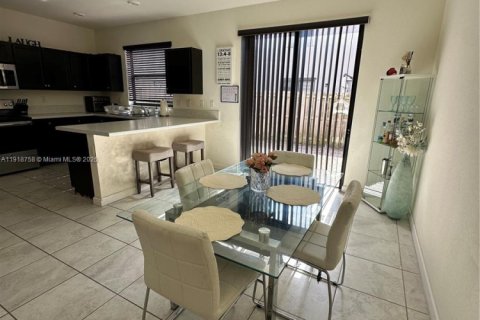 Купить таунхаус в Хомстед, Флорида 3 спальни, 161.65м2, № 1972060 - фото 14