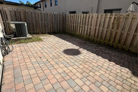 Купить таунхаус в Хомстед, Флорида 3 спальни, 161.65м2, № 1972060 - фото 17