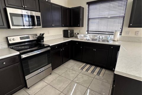 Купить таунхаус в Хомстед, Флорида 3 спальни, 161.65м2, № 1972060 - фото 9