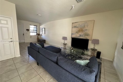 Купить таунхаус в Хомстед, Флорида 3 спальни, 161.65м2, № 1972060 - фото 2