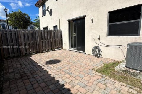 Купить таунхаус в Хомстед, Флорида 3 спальни, 161.65м2, № 1972060 - фото 18