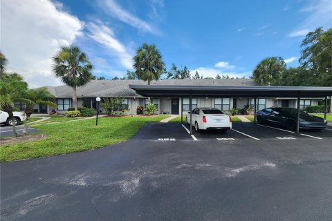 Condo in Sarasota, Florida, 2 bedrooms  № 1840084 - photo 1