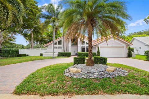 House in Coral Springs, Florida 4 bedrooms, 200.39 sq.m. № 1727659 - photo 2