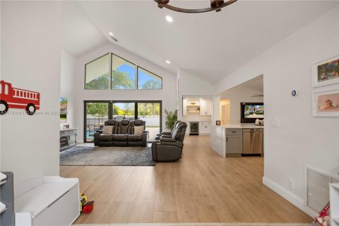 House in Coral Springs, Florida 4 bedrooms, 200.39 sq.m. № 1727659 - photo 11