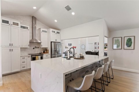 House in Coral Springs, Florida 4 bedrooms, 200.39 sq.m. № 1727659 - photo 27