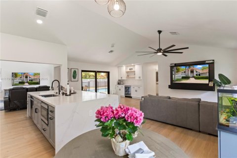 House in Coral Springs, Florida 4 bedrooms, 200.39 sq.m. № 1727659 - photo 24