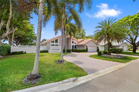 House in Coral Springs, Florida 4 bedrooms, 200.39 sq.m. № 1727659 - photo 3