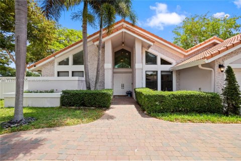 House in Coral Springs, Florida 4 bedrooms, 200.39 sq.m. № 1727659 - photo 1