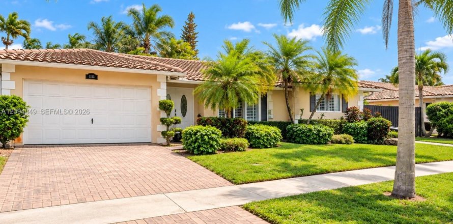 Villa ou maison à Hollywood, Floride 4 chambres, 243.03 m2 № 2381810