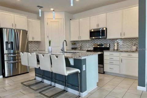 House in Auburndale, Florida 3 bedrooms, 166.02 sq.m. № 2396965 - photo 3