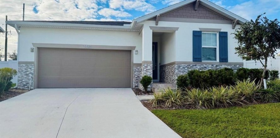 House in Auburndale, Florida 3 bedrooms, 166.02 sq.m. № 2396965