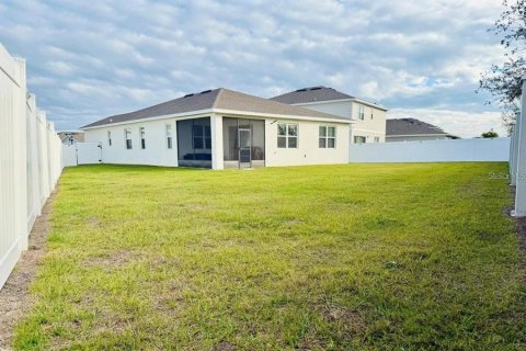 House in Auburndale, Florida 3 bedrooms, 166.02 sq.m. № 2396965 - photo 12