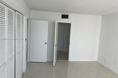 Купить кондоминиум в Халландейл-Бич, Флорида 2 спальни, 139.35м2, № 1811201 - фото 12
