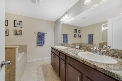 Townhouse in Orlando, Florida 4 bedrooms, 229 sq.m. № 2236974 - photo 13