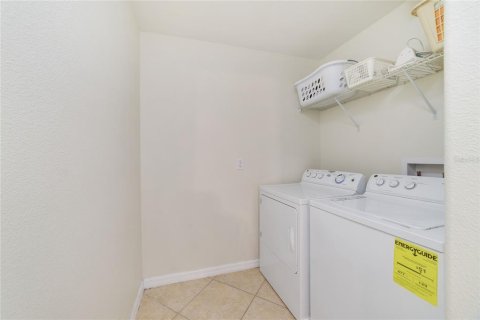 Townhouse in Orlando, Florida 4 bedrooms, 229 sq.m. № 2236974 - photo 19