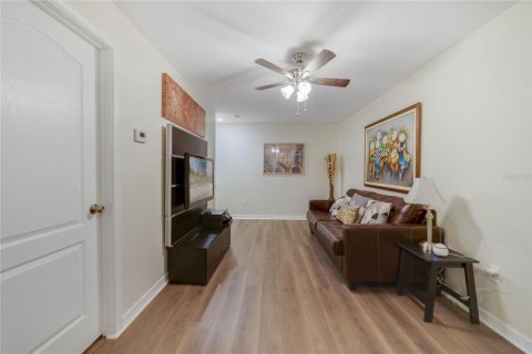 Townhouse in Orlando, Florida 4 bedrooms, 229 sq.m. № 2236974 - photo 11