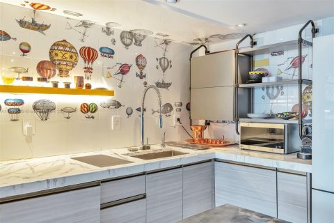 Condo in Miami Beach, Florida, 1 bedroom  № 1953548 - photo 10