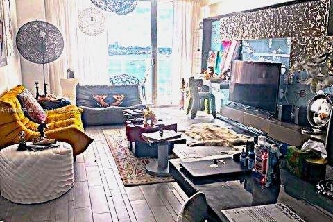 Condo in Miami Beach, Florida, 1 bedroom  № 1953548 - photo 16