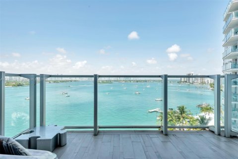Condo in Miami Beach, Florida, 1 bedroom  № 1953548 - photo 1