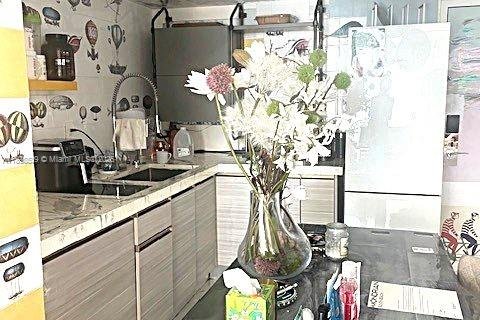 Condo in Miami Beach, Florida, 1 bedroom  № 1953548 - photo 12