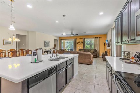 House in Davenport, Florida 8 bedrooms, 374.3 sq.m. № 1850149 - photo 6