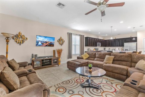 House in Davenport, Florida 8 bedrooms, 374.3 sq.m. № 1850149 - photo 9