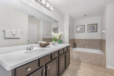 House in Davenport, Florida 8 bedrooms, 374.3 sq.m. № 1850149 - photo 21