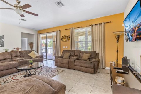 House in Davenport, Florida 8 bedrooms, 374.3 sq.m. № 1850149 - photo 10