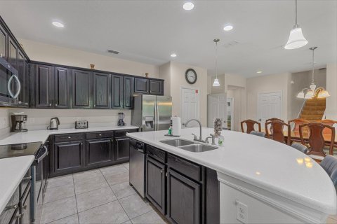 House in Davenport, Florida 8 bedrooms, 374.3 sq.m. № 1850149 - photo 7