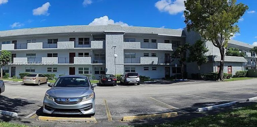 Studio in the Condo in Tamarac, Florida  № 2026766