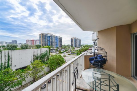 Condo in Hallandale Beach, Florida, 1 bedroom  № 2041954